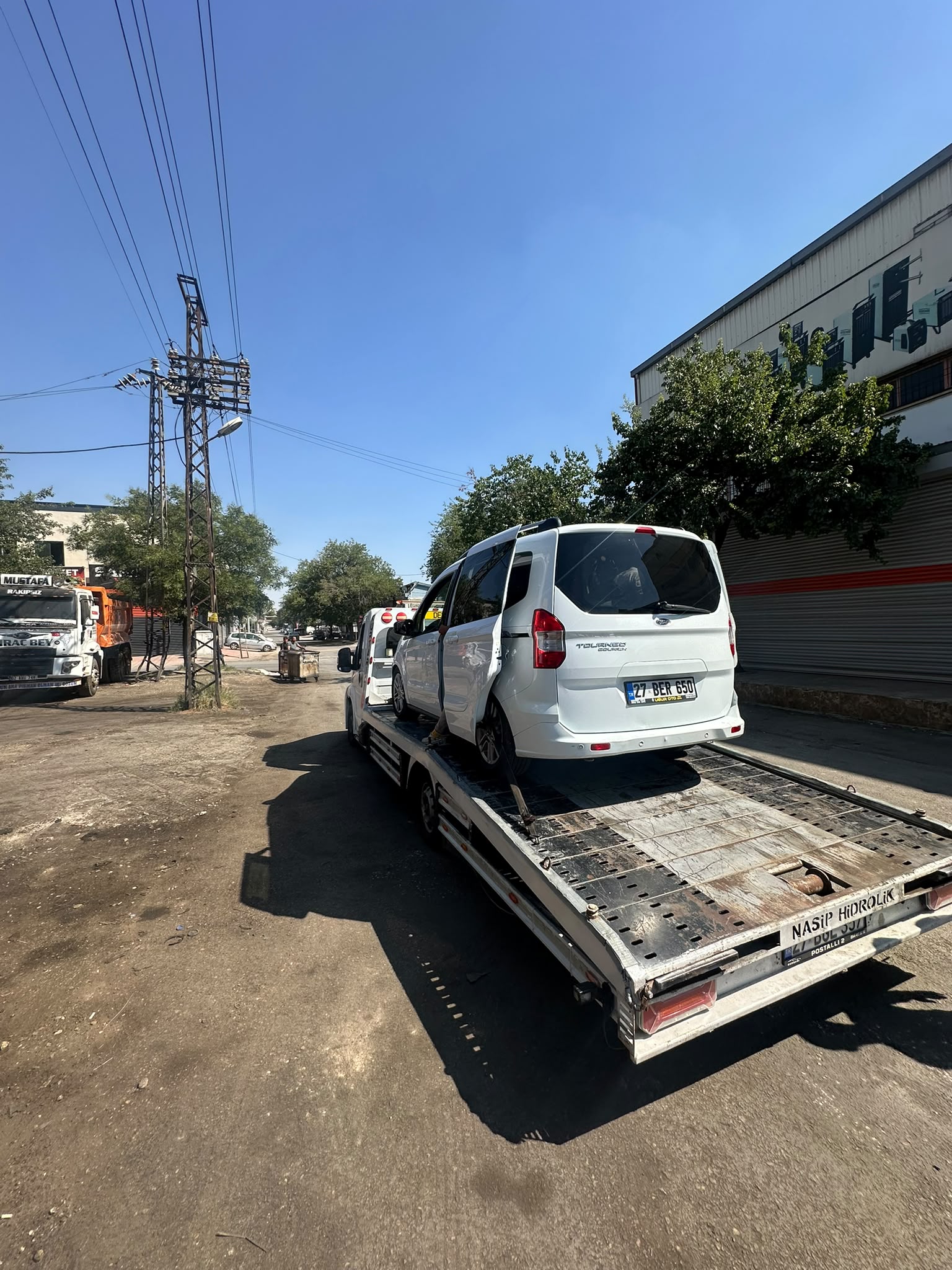 Demir Oto Kurtarma araç taşıma hizmeti